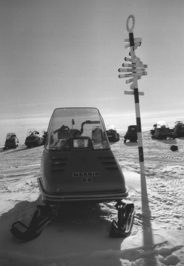 Skidoos and signpost